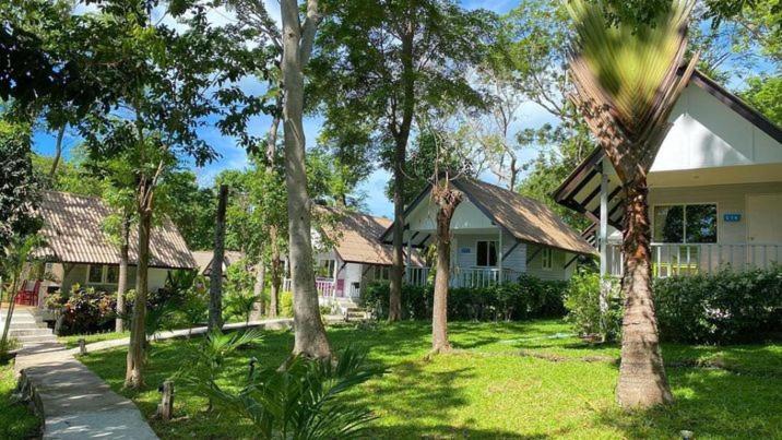 Baan Supparod Hotel Koh Samet Exterior photo